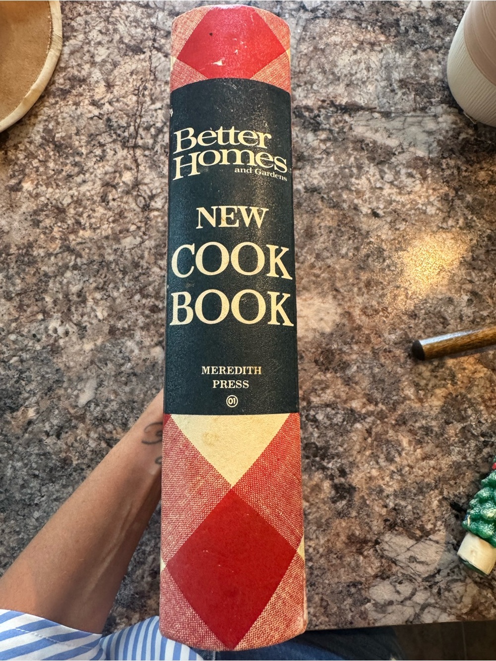 Better Homes And Gardens Red and Cream Checkered Cookbook - Picture 3 of 7